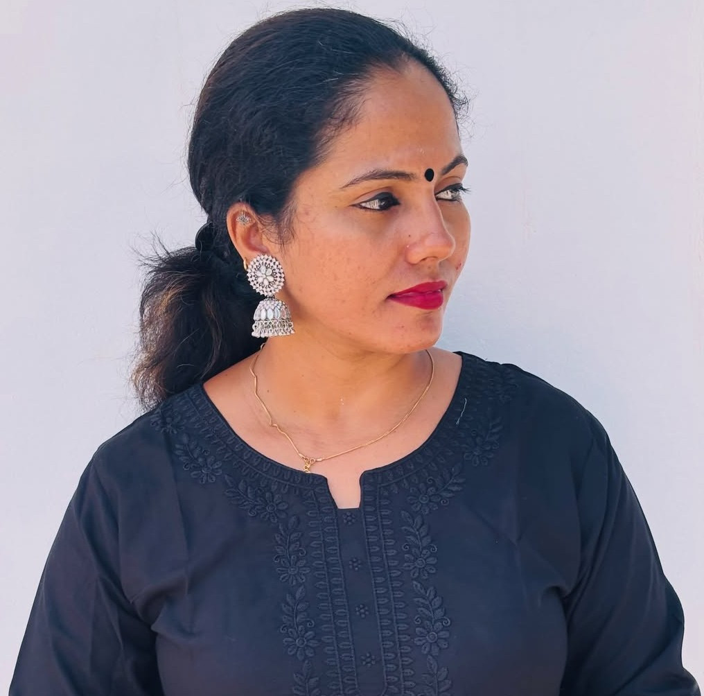 ম্যাডামের মুখে গরম মাল